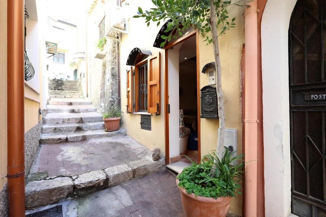 Porta Catania & Duomo Cozy Apartment Taormina 0*,  Italia
