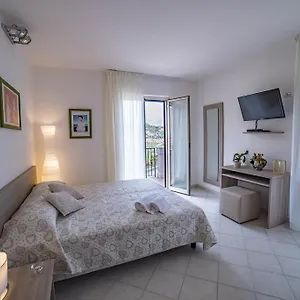 mastrissa-country-house.taorminaitalyhotels.com/